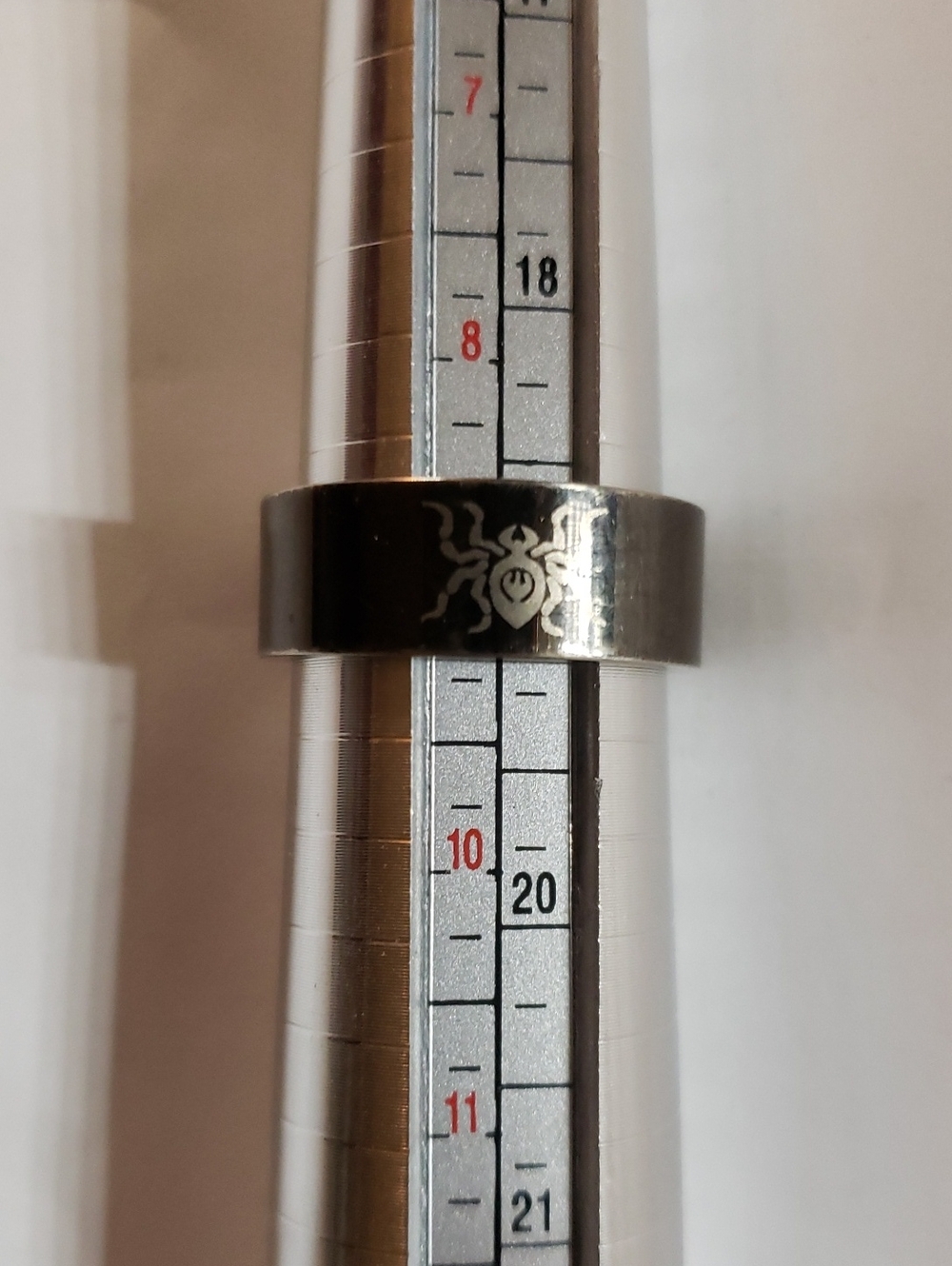 Men's Black Spider Emblem Ring - Unkown Metal - Approx Size 9